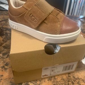Toddler boy Ugg, size 7
